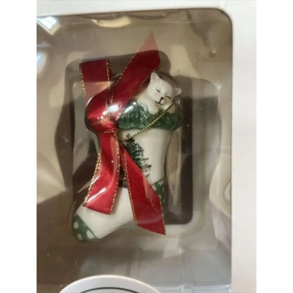 Spode Christmas Tree Collection Porcelain Socking with a Kitten Cat Ornament NEW